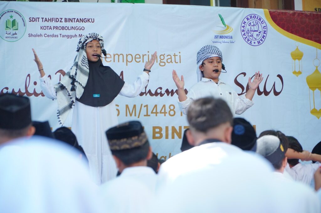 Peringati Maulid Nabi Muhammad SAW 1448 H, Siswa SDIT Tahfidz Bintangku Pukau Hadirin Lewat MC Tiga Bahasa dan Drama Kolosal